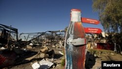 Вид на завод Coca-Cola после авиаударов международной коалиции под руководством Саудовской Аравии в Сане. Йемен, 30 декабря 2015 года.
