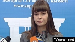 Оксана Петерс, официальный представитель Верховного суда, на пресс-конференции. Астана, 26 марта 2012 года.
