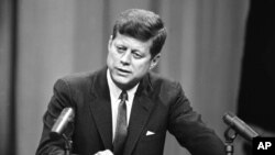 Президент Жон Кеннеди Вашингтондо басма сөз жыйынында. 1962-жыл, 21-февраль. 