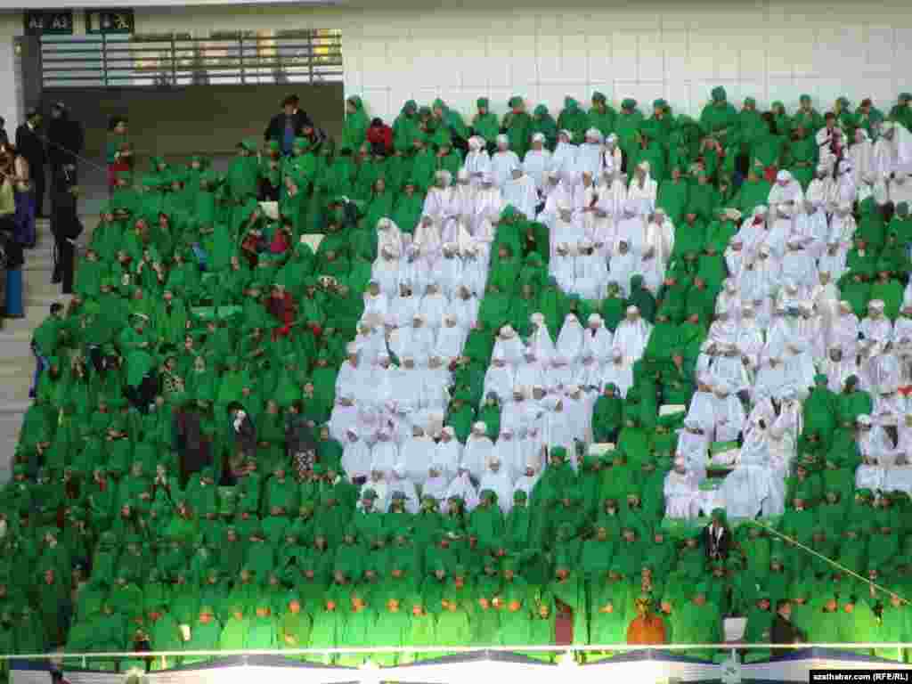 Adamlardan "düzülen" ýazgylar