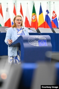 Позафракційна євродепутатка Катаріна Рот-Неведялова (Словаччина) під час дебатів у про небезпеку нормалізації відносин з Росією, включаючи її участь у великих культурних та спортивних заходах. Страсбург, Франція, 29 квітня 2026 року