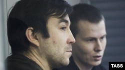 Евгений Ерофеев (слева) и Александр Александров в зале суда 
