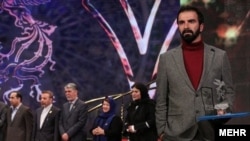 محسن قرائی پس از کسب جایزه سیمرغ بلورین از جشنواره فجر