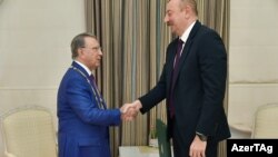 Prezident İlham Əliyev Ramiz Mehdiyevi qəbul edib və ona 'Heydər Əliyev' ordeni təqdim edib.