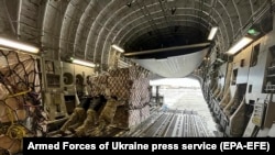 Лондон передав Україні військове майно та спорядження для потреб сил тероборони, зокрема, бронежилети, шоломи 