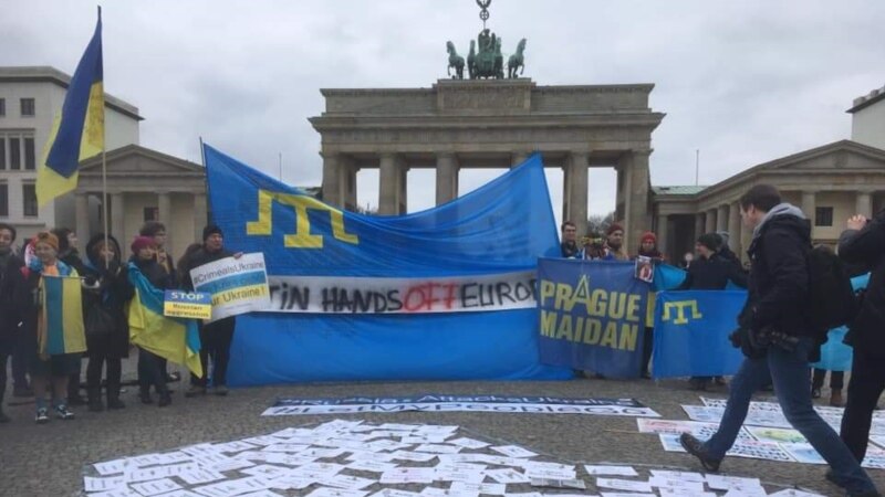 В Берлине митинговали в поддержку политузников Кремля и против аннексии Крыма (+фото)