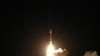 Банановая река отражает старт ракеты-носителя Delta II, который выводит на орбиту два спутника STEREO.