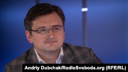 За словами міністра закордонних справ Дмитра Кулеби, триває робота над тим, щоб усі органи державної влади і суспільство були готові відбити удар, який буде завданий Росією