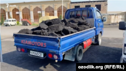 The average household in an Uzbek village uses about 1.5 tons of coal each winter. (file photo)