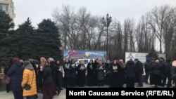 Матери признаются, что они устали от неизвестности