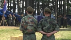 Të rinjtë serbë stërviten në kampin paramilitar rus