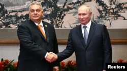 Віктор Орбан (ліворуч) і Володимир Путін на зустрічі в Китаї, жовтень 2023 року. Востаннє Орбан відвідував Москву у вересні 2022 року