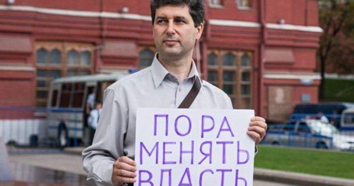 Russian Civil Rights Activist Gets Suspended Prison Sentence