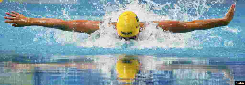 Sarah Sjostrom of Sweden swims to set a new world record in the women's 100-meter butterfly final at the Aquatics World Championships in Kazan, Russia. (Reuters/Stefan Wermuth)