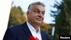 Mađarski premijer Viktor Orban sa novinarima nakon glasanja na lokalnim izborima