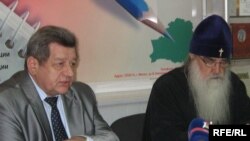 Леанід Гуляка (зьлева), архіўнае фота.