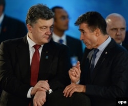 Rasmussen and then-Ukrainian President Petro Poroshenko during the 2014 NATO Summit in Newport, Wales.