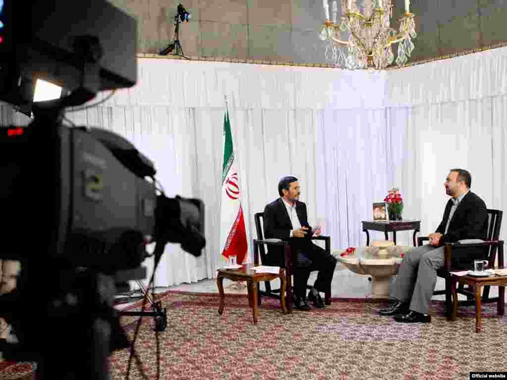 Intervju sa predsednikom - Iran - Iranski predsednik Mahmud Ahmadinedžad daje intervju iranskoj televiziji o budućem sastavu vlade, 20. avgust 2009. 