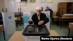 Makedoniýalylar referendumda ses berýärler. 30-njy sentýabr, 2018 ý. 