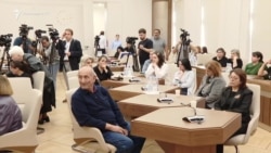 «Հուսահատ ենք, ձեր կապերով մեզ օգնեք». անհետ կորածների, զոհվածների հարազատները հանդիպել են ընդդիմադիր պատգամավորներին
