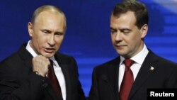 Путин и Медведев на съезде партии "Единая Россия"