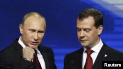 Rusiya baş naziri Vladimir Putin və prezident Dmitri Medvedev