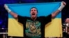 Олександр Усик виступає й перемагає під українським прапором, але говорить про дружбу з Росією в час війни
