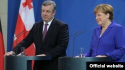 Գերմանիայի կանցլեր Անգելա Մերկելը և Վրաստանի վարչապետ Գիորգի Կվիրիկաշվիլին համատեղ ասուլիսի ժամանակ, Բեռլին, 15-ը հունիսի, 2016թ.