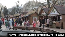Мистецька хатина ветеранів на Різдвяному ярмарку у Львові