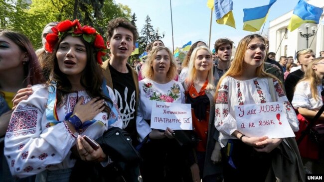 Під час акції біля парламенту України на підтримку української мови. Київ, 26 квітня 2019 року