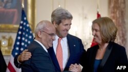 Sekretari amerikan i shtetit, John Kerry ishte ai që rifilloi negociatat për paqe në mes të Izraelit dhe palestinezëve, 30 korrik, 2013