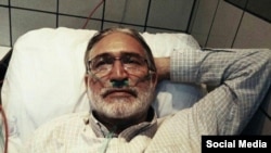 Mohammad Nourizad during a hunger strike in the past. Undated. FILE PHOTO