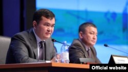 Министр по инвестициям и развитию Казахстана Женис Касымбек (слева).