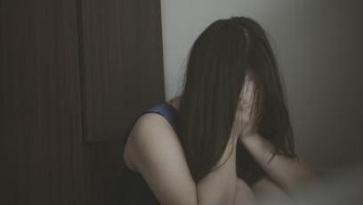 Порно видео Девушка плачет когда ее изнасиловали