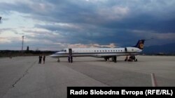 Авионот во кој се превезува генералниот секретар на НАТО, Јенс Столтенберг слета на аееродромот во Скопје 