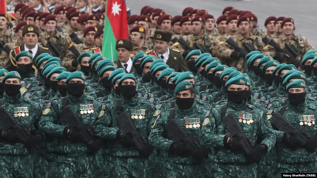 رژه سربازان آذربایجانی به‌مناسبت پایان جنگ قره باغ، ۱۰ دسامبر ۲۰۲۰
