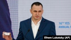 Сенцов на форуме YES