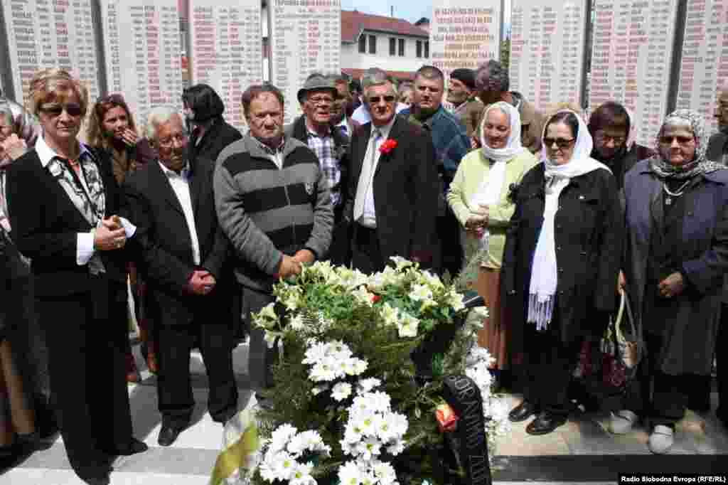 Obilježavanje Dana logoraša, Omarska, 9. maj 2011, foto: Erduan Katana