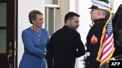 Președintele ucrainean, Volodimir Zelenski, pleacă de la Casa Albă după discuțiile în contradictoriu cu președintele american, Donald Trump, pe 28 februarie 2025