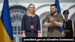 Президент України Володимир Зеленський та новопризначена посол США в Україні Бріджит Брінк. Київ, 2 червня 2022 року