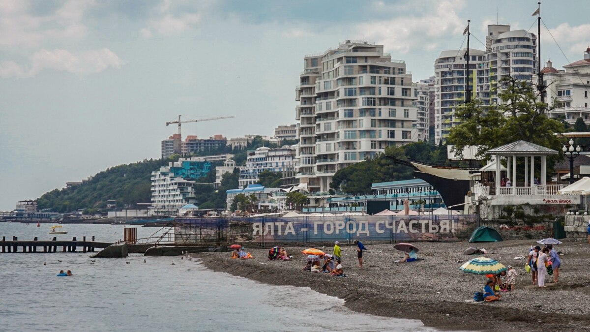 Жилье у моря за полцены? Война в Украине обвалила рынок недвижимости в Крыму