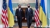 Державний секретар США Ентоні Блінкен (п) і міністр закордонних справ України Дмитро Кулеба