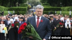 Президент вшанував пам’ять загиблих у Другій світовій війні, 9 травня 2017 року