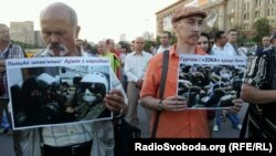 Residents of Kharkiv rallied on July 5 to show their solidarity with the residents of Vradiyivka.