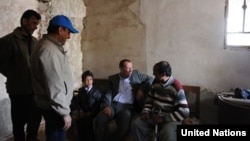 UN Iraq envoy Martin Kobler (center) visited the Al-Manar displaced-persons camp outside Baghdad in March.