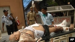 India - A man injured in bomb blast is brought to the RML hospital in New Delhi, 07Sep2011