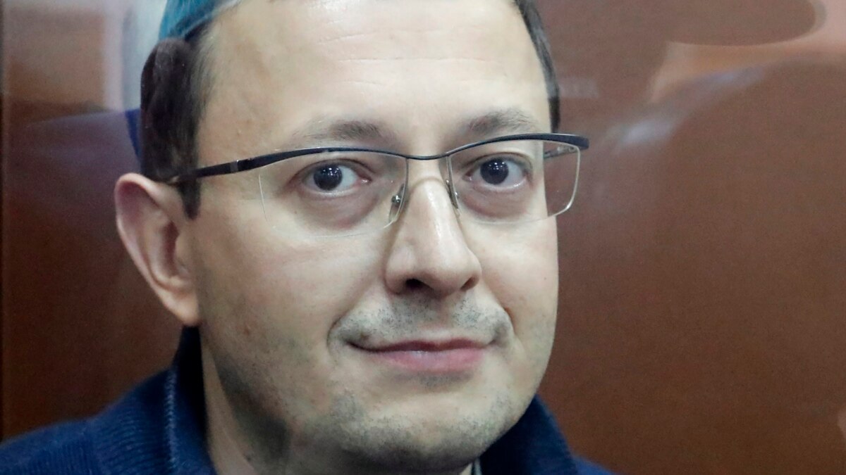 Суд отправил под домашний арест топ-менеджера группы "Рольф"