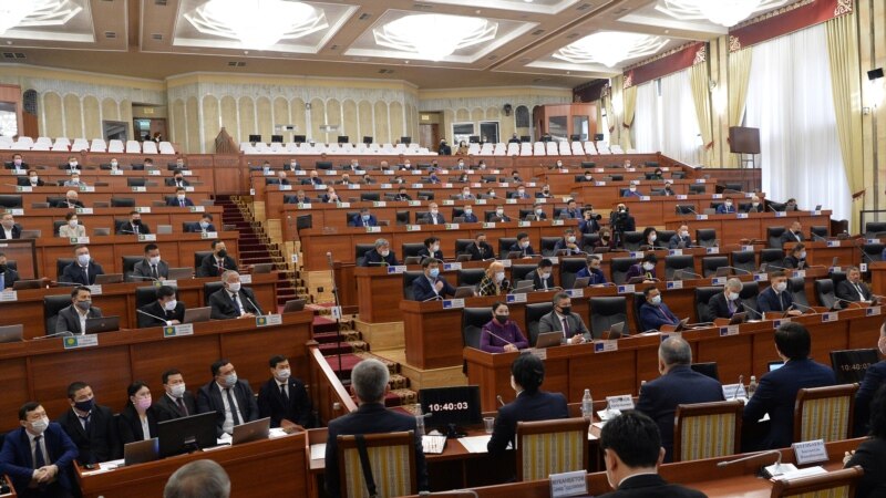 ЦИК зарегистрировала трех новых депутатов Жогорку Кенеша