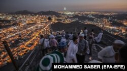 Hajj pilgrims visit Hiraa cave at Jabal al-Nur in Saudi Arabia on August 15.