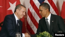 U.S. -- President Barack Obama (R) and Turkish Prime Minister Tayyip Erdogan shake hands in New York, 20Sep2011